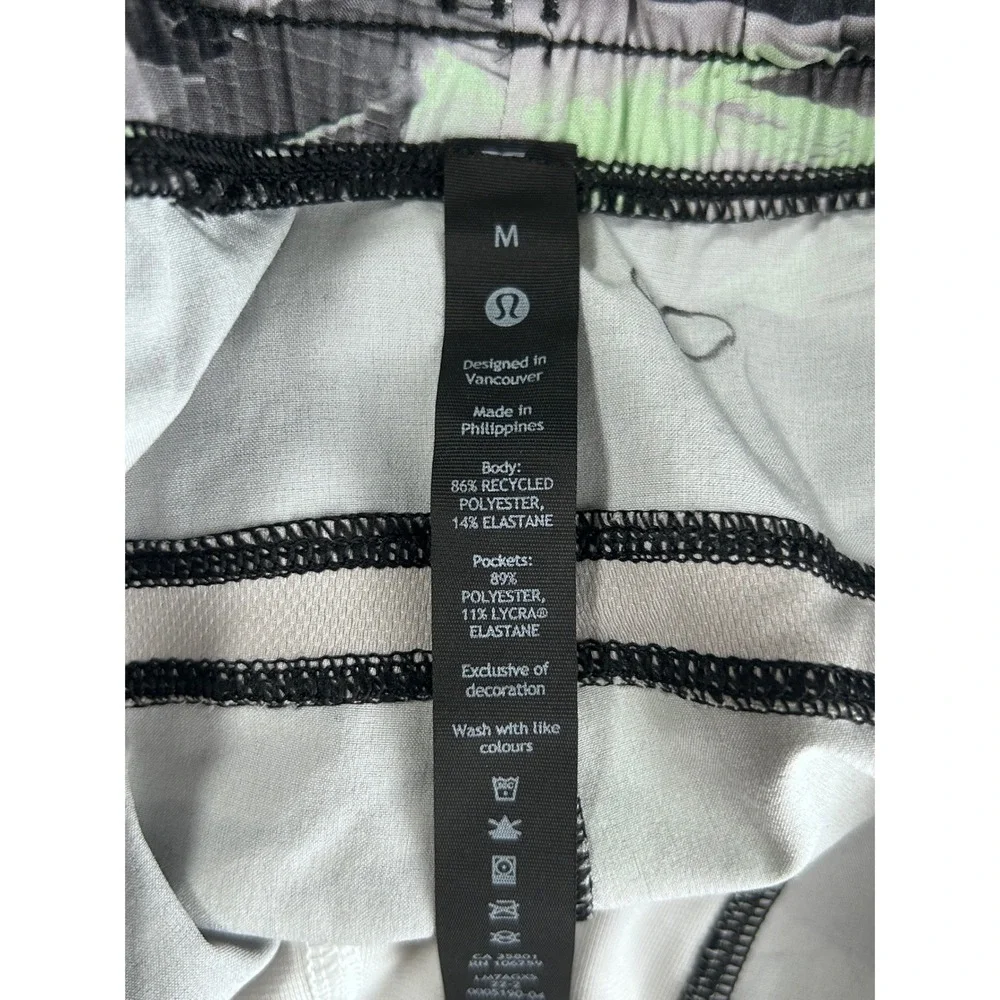 Lululemon Pace Breaker Men's MEDIUM Abstract Athletic Shorts Black Green -‎ CJ